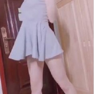 火爆发布网红咚小姐热舞视频+照片合集：大长腿JK学生服装养眼互动妖娆着装